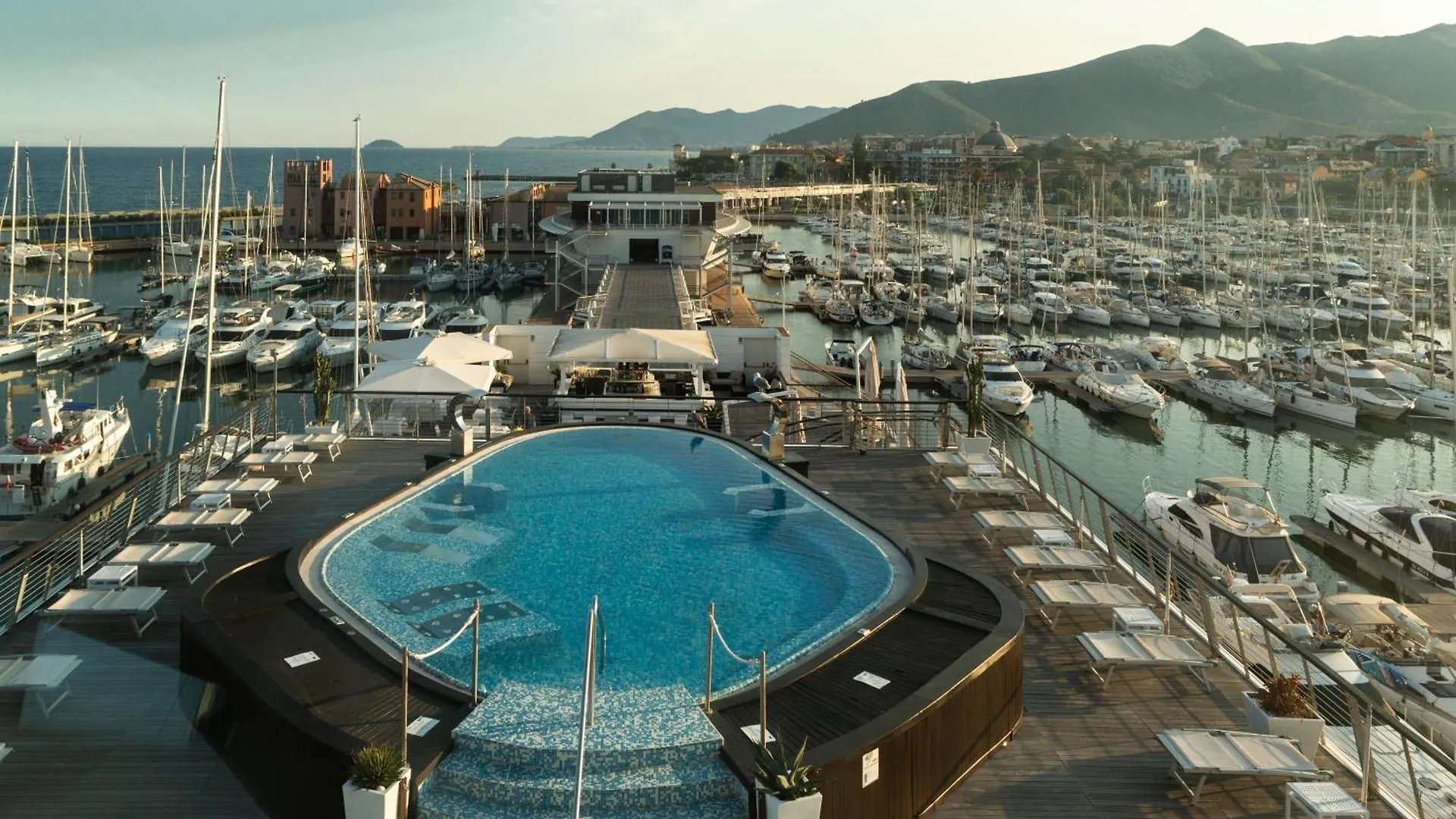 Albergo Yacht Club Marina Di Loano Hotel