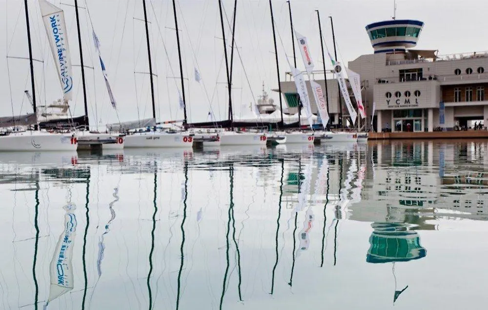 ** Hotel Albergo Yacht Club Marina Di Loano Italien