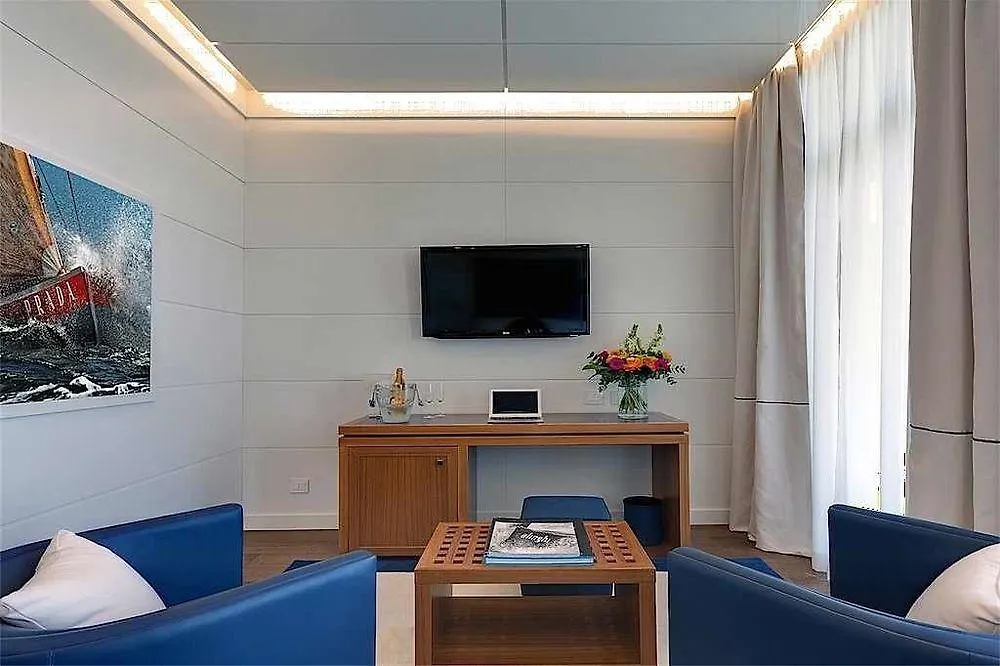 ** Hotel Albergo Yacht Club Marina Di Loano Italien