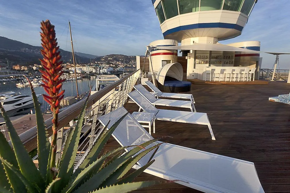 Albergo Yacht Club Marina Di Loano Hotel